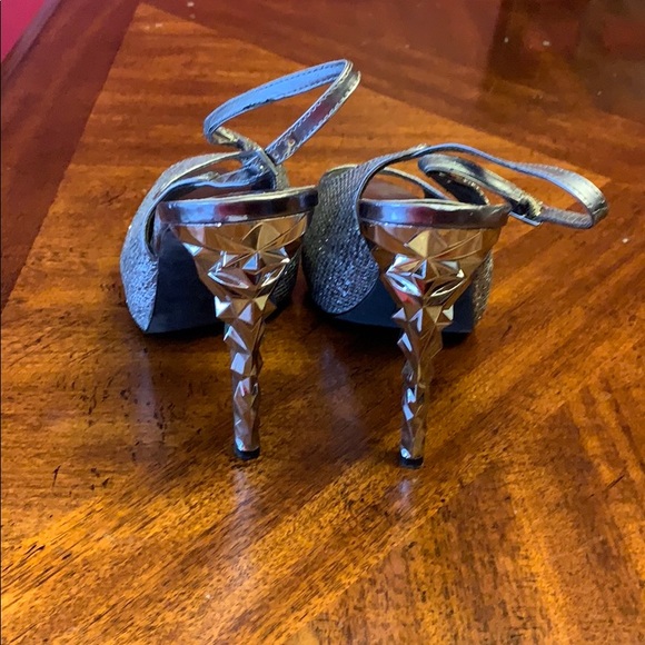 Used Silver Heels - Picture 3 of 4